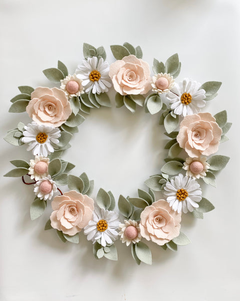 I made this felt flower Garland! : r/cricut